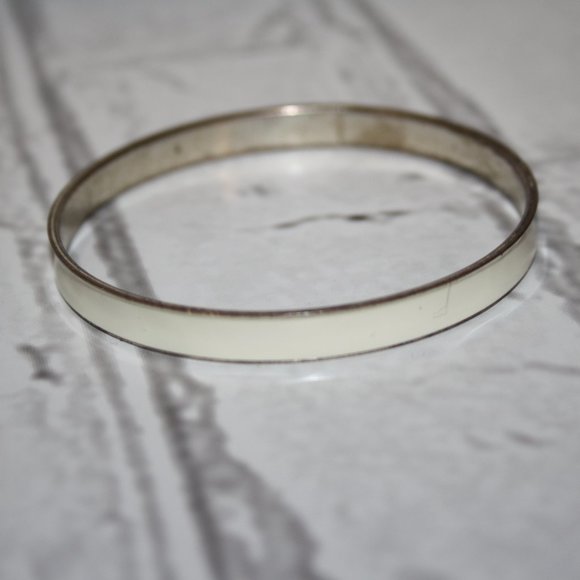 Beautiful silver and cream bangle bracelet 7" - Picture 3 of 4